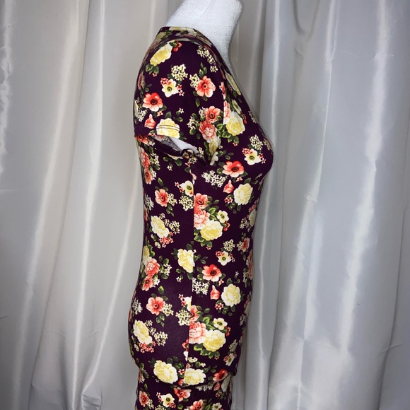 Wet Seal V-Neck T-Shirt Brown With Floral Design Size Medium .      (J) - Picture 4 of 9